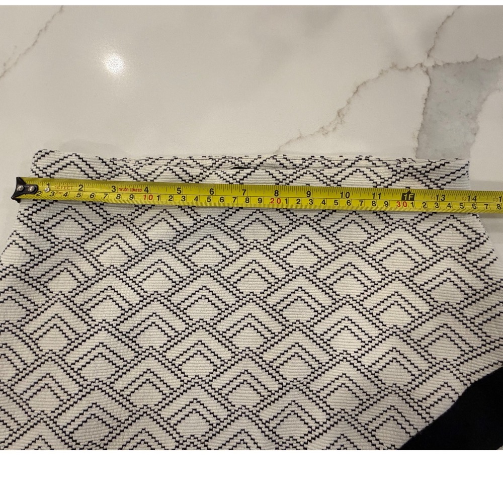 Express Black White Geometric Jacquard Tulip Wrap Mini Skirt Size 4 - Picture 5 of 9
